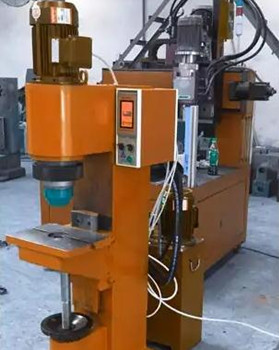 鉚接機廠家有哪些規(guī)格型號？