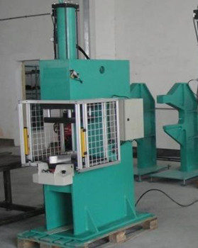 汽車行業(yè)如何運(yùn)用鉚接機(jī)提高組件質(zhì)量和生產(chǎn)效率？